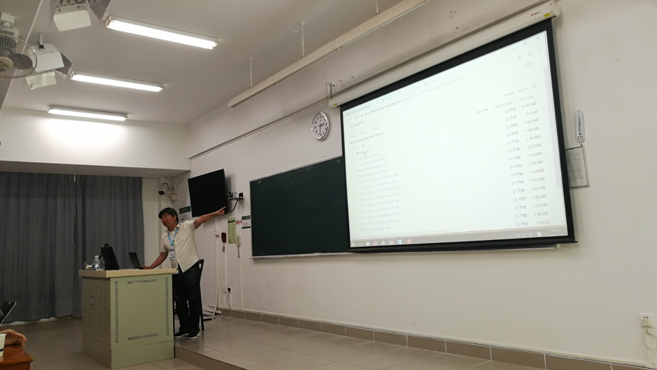 Prof. Heng giving a lecture